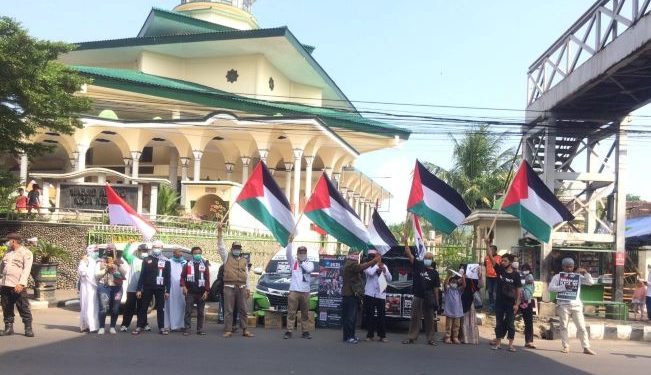 PALESTINA : Aksi massa ratusan umat Islam di depan Masjid Agung Kota Kediri (dumas)