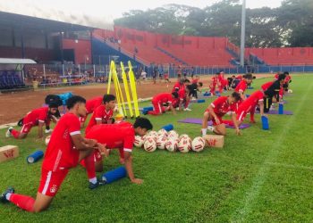 Anak-anak Macan Putih berlatih di Stadion Brawijaya (Yusril Ihsan/kdr)