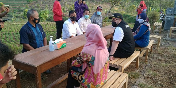 BLUSUKAN : Mas Bup disambut sejumlah kades se-Kecamatan Banyakan (istimewa/dumas)