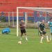 Tampilan Youssef Ezzejjari belum teruji saat laga uji coba di Stadion Brawijaya (Nanang Priyo Basuki/kdr)