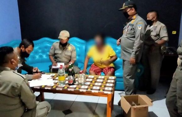 keterangan foto : satpol PP/dumas