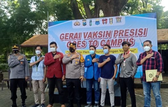 Kapolres Kediri Kota AKBP Wahyudi bersama perwakilan pengurus himpunan mahasiswa (Humas Polres Kediri Kota)