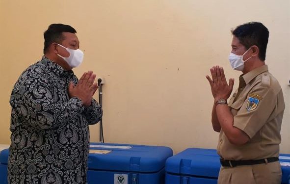 Ketua DPRD Dodi Purwanto saat mendatangi Gudang Farmasi Dinkes Kabupaten Kediri (istimewa)