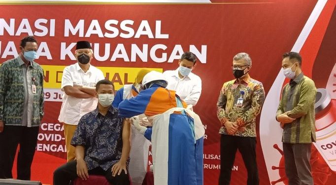 Kegiatan vaksinasi massal digelar di IKCC Kediri (Kintan Kinari Astuti)
