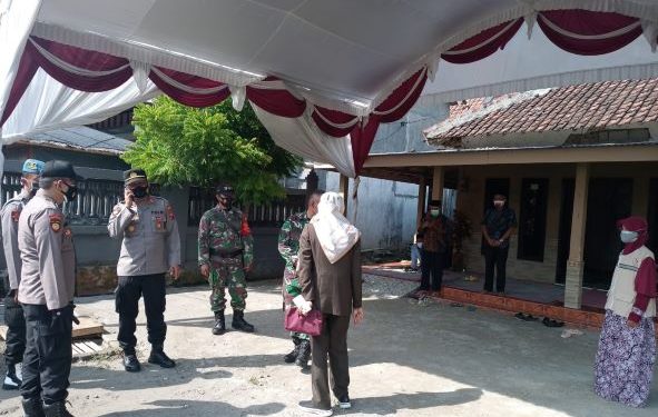 Kapolsek Pare I Nyoman Sugita didampingi Tiga Pilar Kecamatan Pare (Humas Polsek Pare)