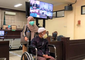 Pak Dokter usai sidang di PN Surabaya Kelas 1A Khusus (Penkum Kejari)