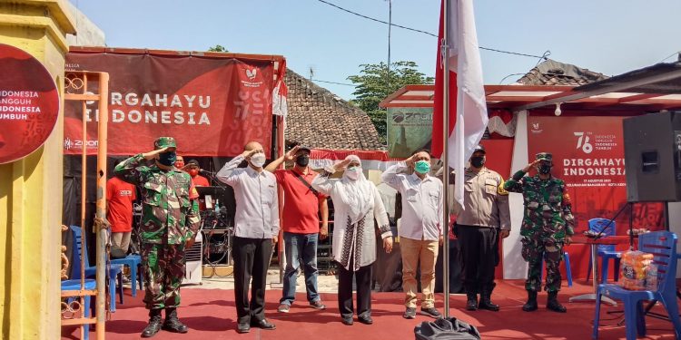 Lurah Banjaran Rohmat didampingi dua wakil ketua dewan, Firdaus dan Katino (Kintan Kinari Astuti)