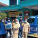 Saat menyampaikan bantuan melalui Pemerintah Desa Tambakrejo Kecamatan Gurah (Humas Partai NasDem)