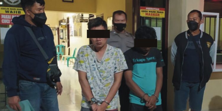 Beny dan Asep, sopir dan penumpang diamankan di Mapolsek Kandat (istimewa)