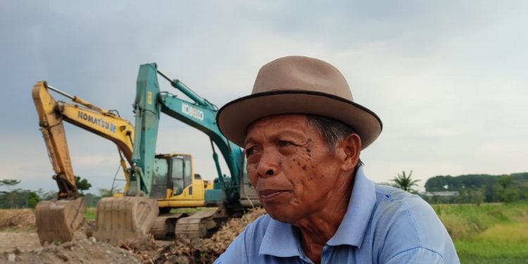Suwaji, salah satu petani ditemui di lokasi lahan milik BBWS (Nanang Priyo Basuki)