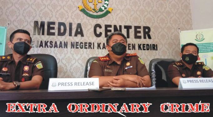 Kajari Dedy Priyo Handoyo didampingi Kasi Pidsus, Deddy Agus dan Kasi Intel, Roni (Kintan Kinari Astuti)