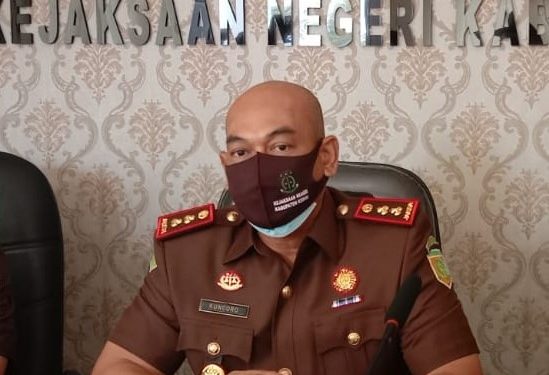 Sri Kuncoro saat menjabat Kajari Kabupaten Kediri menggelar jumpa pers (Kintan Kinari Astuti)
