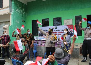 Penyaluran bansos bersama HMI Cabang Kota Kediri (Humas Polres Kediri Kota)