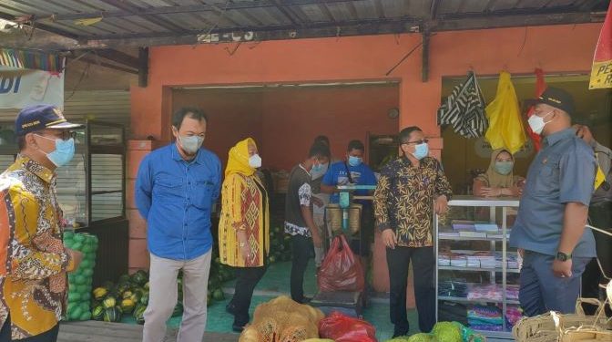 Anggota Komisi C DPRD Kota Kediri saat sidak di Pasar Grosir (Nanang Priyo Basuki)