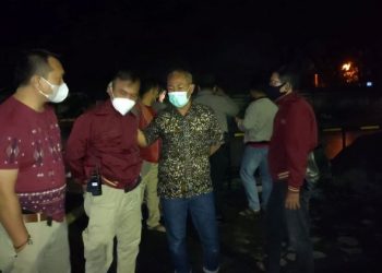 Kapolsek Pesantren Kompol Suyitno saat berada di lokasi penampungan (Nanang Priyo Basuki)