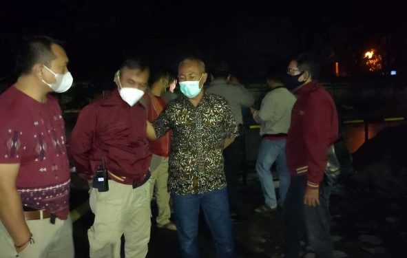 Kapolsek Pesantren Kompol Suyitno saat berada di lokasi penampungan (Nanang Priyo Basuki)