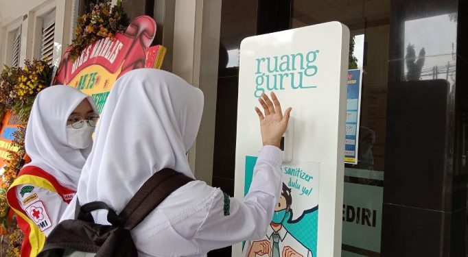 Pemeriksaan setiap siswa dilakukan Tim Satgas Covid-19 (Kintan Kinari Astuti)