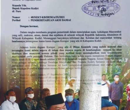 Surat pemberitahuan aksi damai dan Tomi Ari Wibowo bersama Pengurus IPK saat bertemu Jenderal Moeldoko (Kintan Kinari Astuti/istimewa)