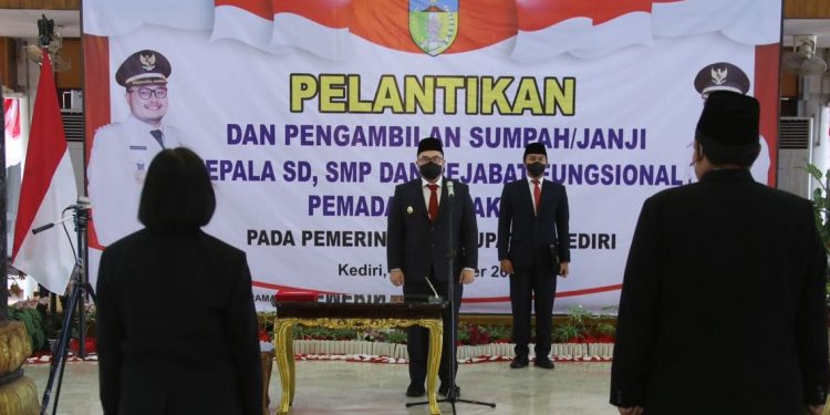 Pelantikan pejabat baru di lingkungan Damkar dan Dinas Pendidikan (istimewa)