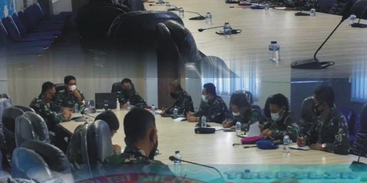 Rapat persiapan serbuan vaksin dipimpin Danlantamal II Laksma TNI Hargianto (Lantamal II)