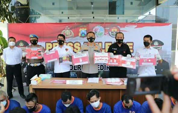 Kapolres Kediri AKBP Lukman Cahyono saat rilis hasil Operasi Tumpas Narkoba Semeru 2021 (Yusril Ihsan)