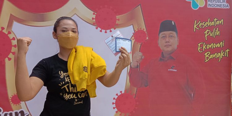 Salah satu penerima manfaat usai divaksin di Taman Talasari (Kintan Kinari Astuti)