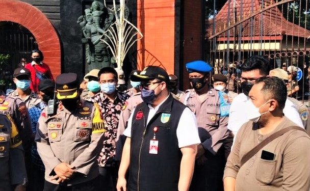 Mas Bup temui ratusan massa di depan Pendopo Panjalu Jayati (Yusril Ihsan)