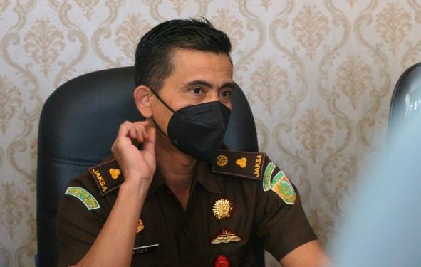 Kasi Pidsus Deddy Agus Oktavianto saat jumpa pers penetapan KS sebagai tersangka (Nanang Priyo Basuki