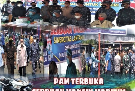 Komandan Lantamal II Laksma TNI Hargianto saat meninjau vaksinasi di UPT. Puskesmas Lintau Buo (Lantamal)