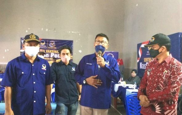 Acara vaksinasi digelar DPD Partai NasDem di Balai Desa Badal Pandean (Yusril Ihsan)