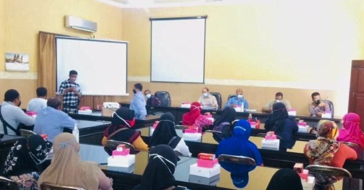 Pertemuan antara perwakilan warga Kelurahan Pojok dengan pihak terkait di Aula DLHKP Pemkot Kediri (Yusril Ihsan)