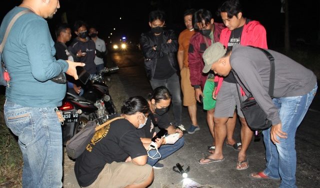 Unit Resmob melakukan Olah TKP di lokasi kejadian (humas)