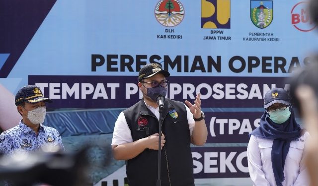 Mas Bup saat meresmikan TPAS baru berada di Desa Sekoto (Kominfo)