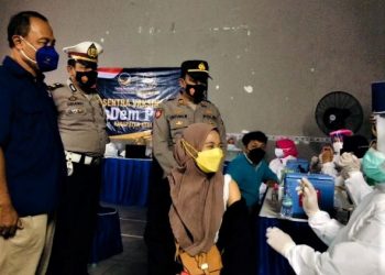Sentra Vaksinasi Nasdem Peduli digelar di Balai Desa Badal Pandean Ngadiluwih (Yusril Ihsan)