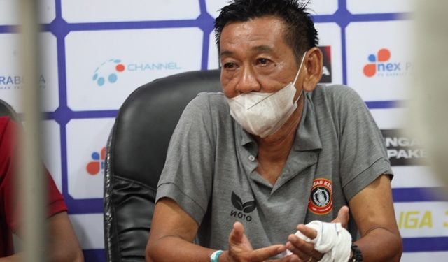 Coach Tony Ho saat konferensi pers usai pertandingan (Nanang Priyo Basuki)