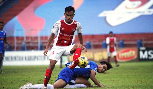 Laga cukup sengit saat Persedikab melawan PSBI Blitar (Nanang Priyo Basuki)