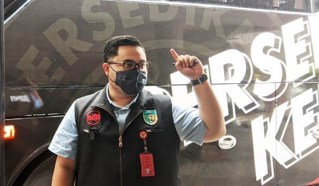 Mas Dhito saat penyerahan bis di Halaman Pendopo Panjalu Jayati (Kintan Kinari Astuti)