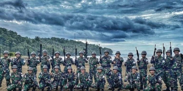 Suasana pelaksanaan lintas medan penyambutan perwira baru (Lantamal)