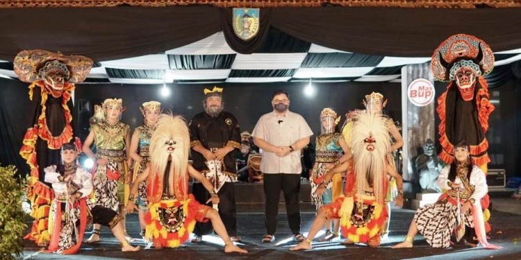 Pagelaran Seni Jaranan di Halaman Pendopo Panjalu Jayati (kominfo)