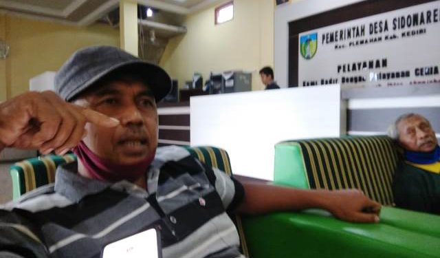 Roji Arifin selaku ketua panitia pengisian perangkat desa ditemui di Balai Desa Sidowarek (Nanang Priyo Basuki)