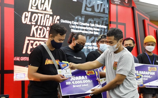 Melalui Lock Fest, Disperdagin Pacu Geliat Industri Clothing Kota Kediri Melalui Lock Fest, Disperdagin Pacu Geliat Industri Clothing Kota Kediri