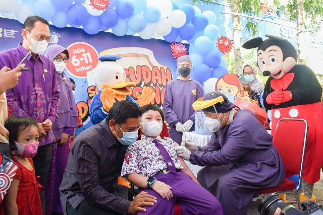 Program Vaksinasi Mulai Usia 6 Tahun,  Wali Kota Kediri Ajak Orang Tua Dampingi Anaknya