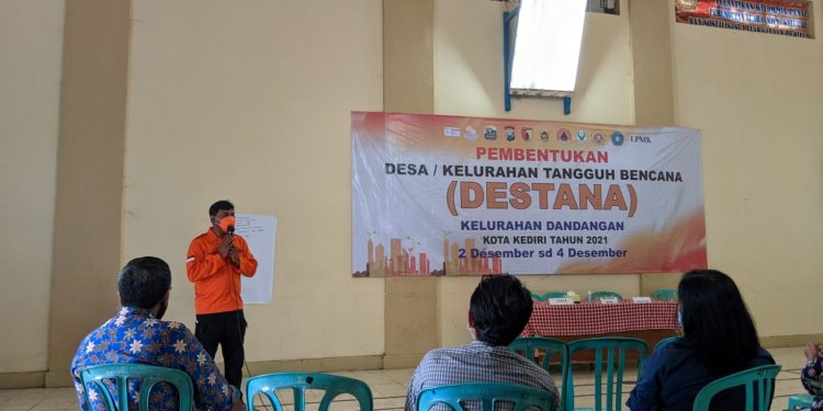 Pelatihan relawan kampung tangguh bencana di Kelurahan Dandangan (Kintan Kinari Astuti)