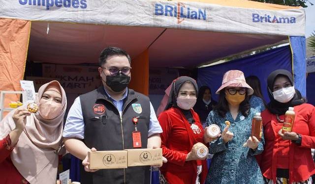 Mas Dhito dan Bunda Icha saat launching Gerai Rumah Inkubasi UMKM (kominfo)