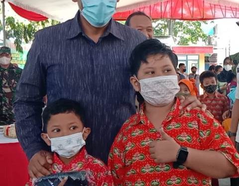 Wali Kota Mas Abu saat hadiri vaksinasi di SDN Banjaran Komplek (Kintan Kinari Astuti)