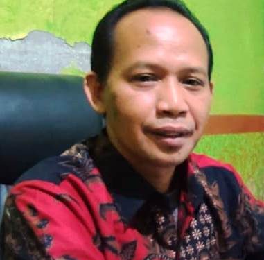Supadi selaku Kepala Desa Tarokan (Nanang Priyo Basuki)