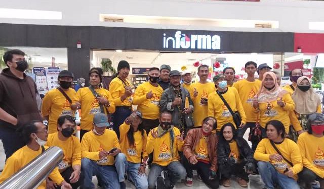 Para pelukis yang menyemarakkan pameran lukisan Obor 3 (Kintan Kinari Astuti)
