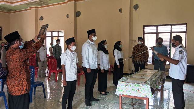 Pelantikan para perangkat desa di Balai Desa Sumbercangkring Kecamatan Gurah (Kintan Kinari Astuti)
