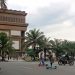 Skuter listrik terlihat marak melintas di jalan raya kawasan SLG (Kintan Kinari Astuti)