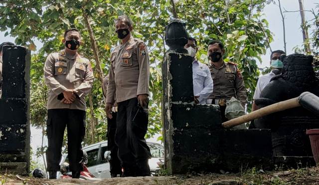 Kapolres Kediri AKBP Agung Setyo Nugroho saat mendatangi lokasi kejadian di Sumber Towo (Kintan Kinari Astuti)